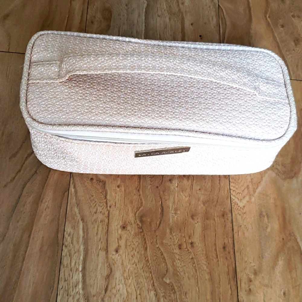 Cosmetic bag
